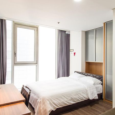 Hotel Arinus Shinchon Seoul Exterior photo