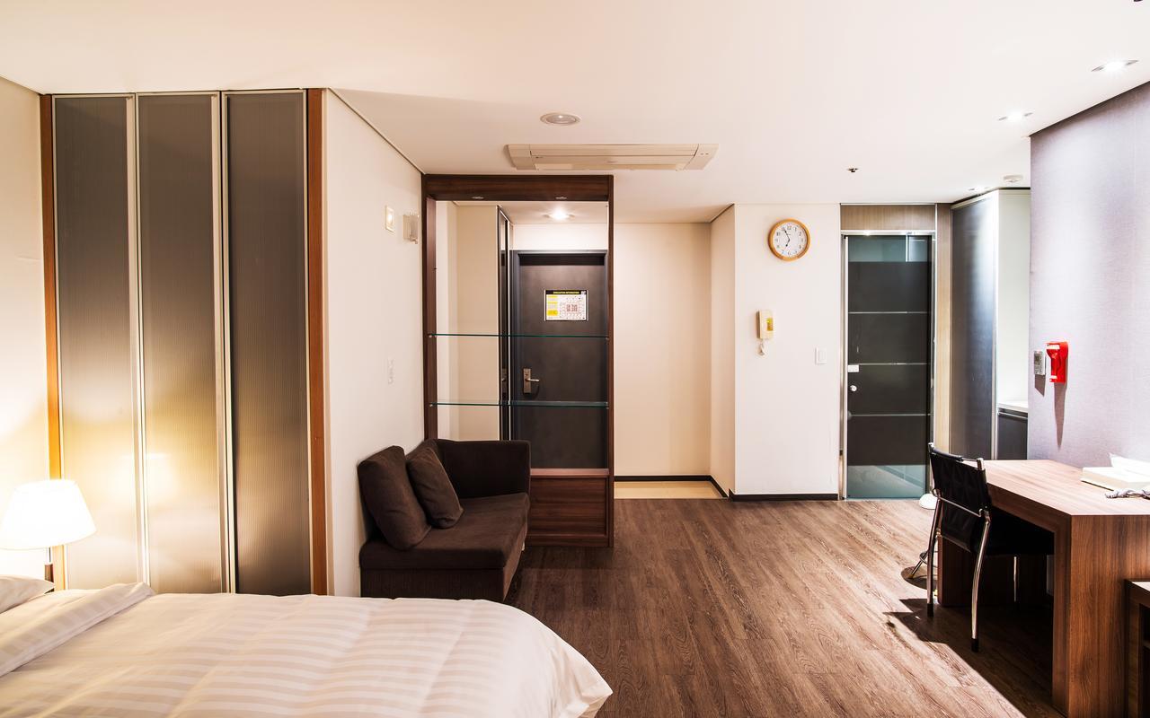 Hotel Arinus Shinchon Seoul Exterior photo