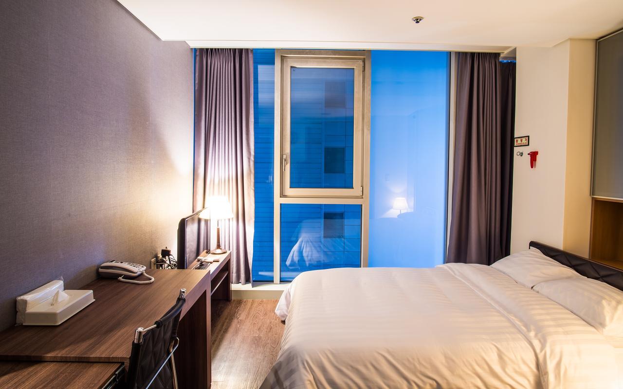 Hotel Arinus Shinchon Seoul Exterior photo