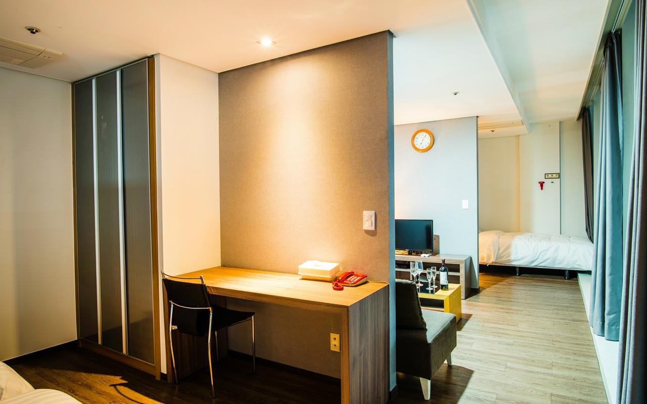 Hotel Arinus Shinchon Seoul Exterior photo