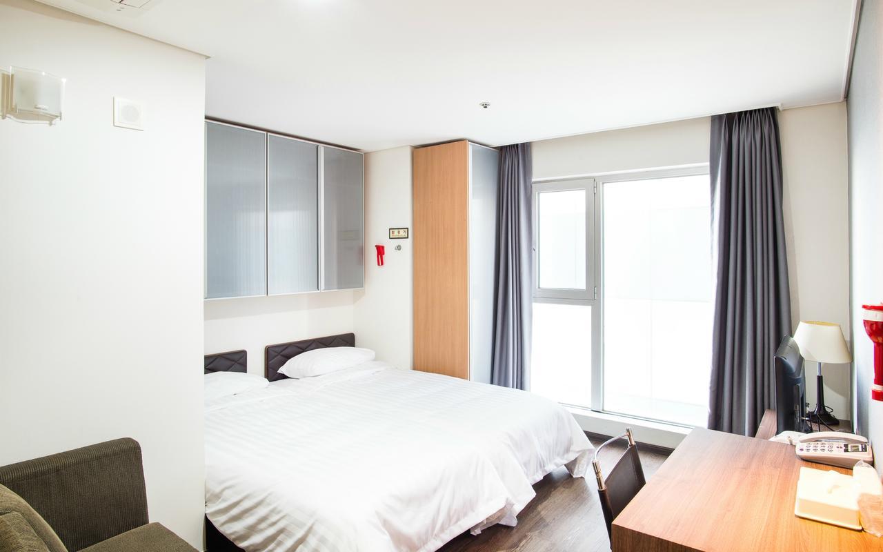 Hotel Arinus Shinchon Seoul Exterior photo