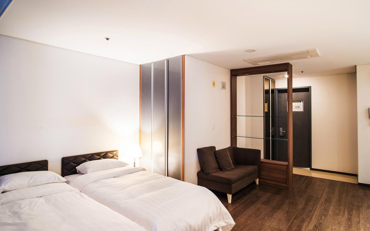 Hotel Arinus Shinchon Seoul Exterior photo